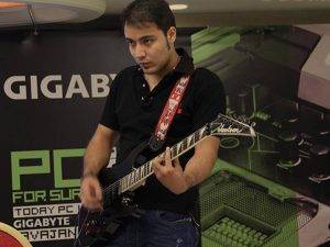  guitarist-avajang article