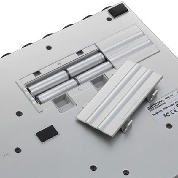 Zoom R24 Battery Slots