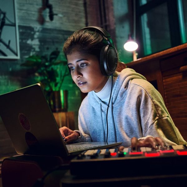 Sennheiser HD 400 PRO In Use