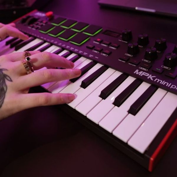 AKAI MPK Mini Plus Action