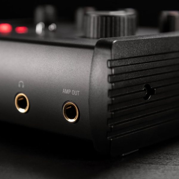 iK Multimedia AXE IO ONE AMP Out