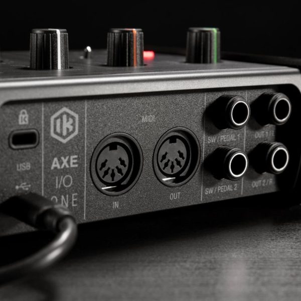 iK Multimedia AXE IO ONE Detail Back