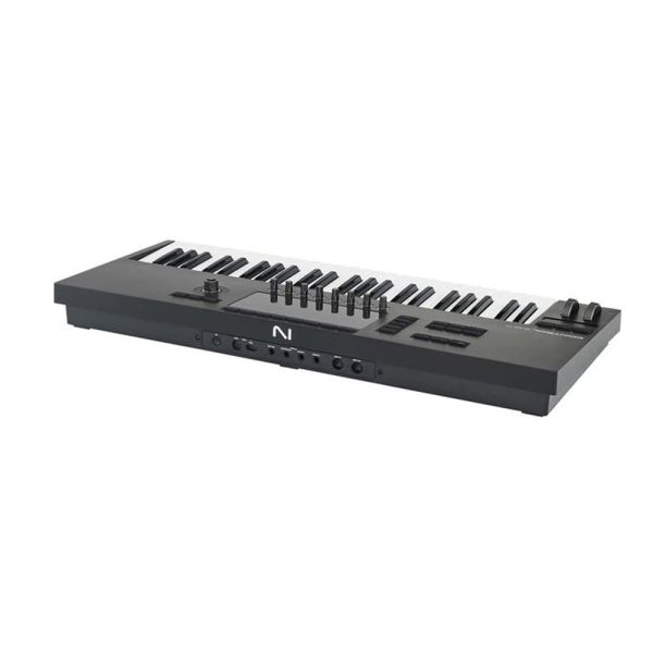 Native Instruments Komplete Kontrol S49 MK3 Angle Back