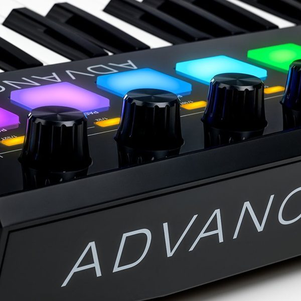AKAI ADVANCE 49 RGB