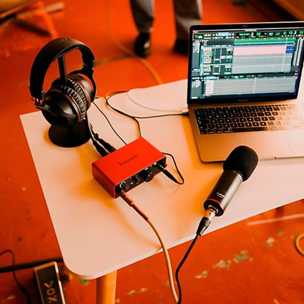 Focusrite Scarlett Solo Studio 4th Generation Detail