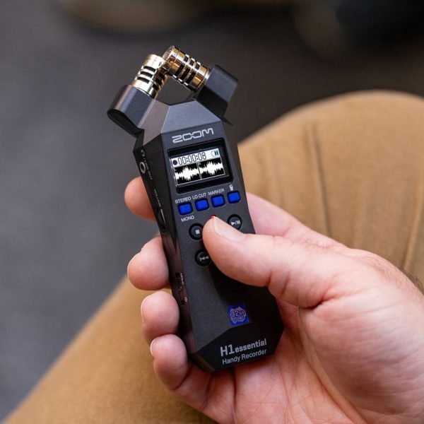Zoom H1essential In Hand