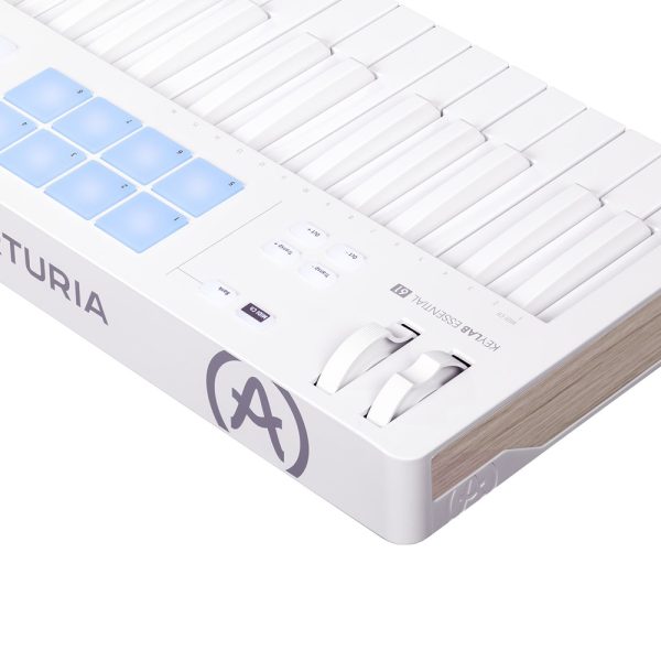 Arturia KeyLab Essential 61 MK3 Alpine White Detail