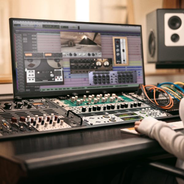 Universal Audio Apollo x8 Gen2 Essentials In Use