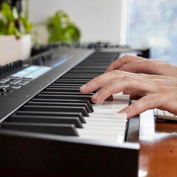 Novation LaunchKey 61 MK4 Action