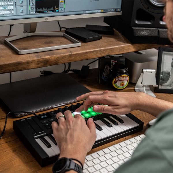 Novation LaunchKey Mini 25 MK4 Action