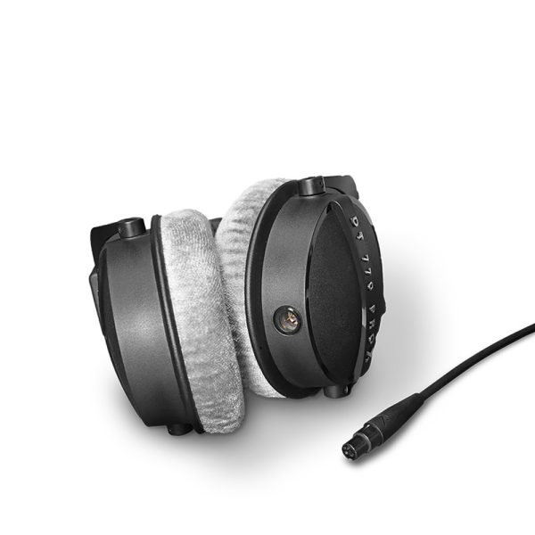 Beyerdynamic DT 770 Pro X Under