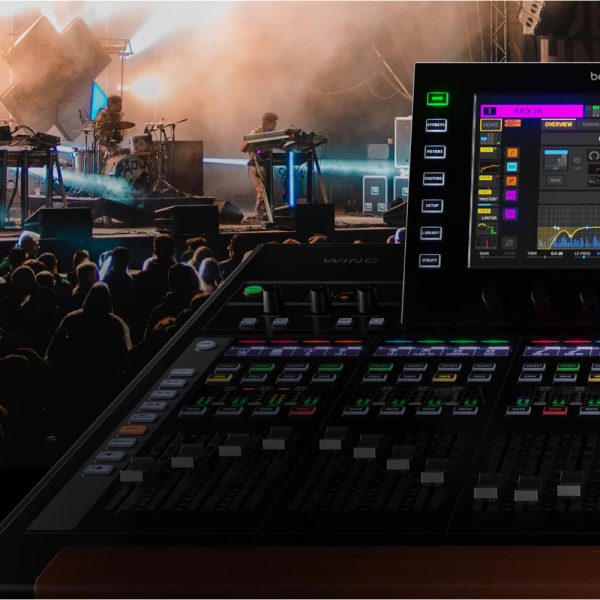 Behringer WING BK In Use